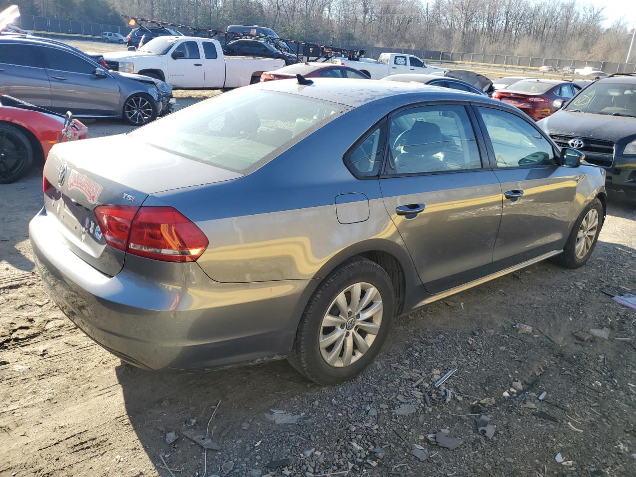 2015 Volkswagen Passat - Image 3