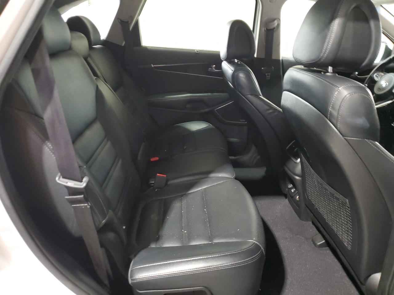 2016 Kia Sorento - Image 11
