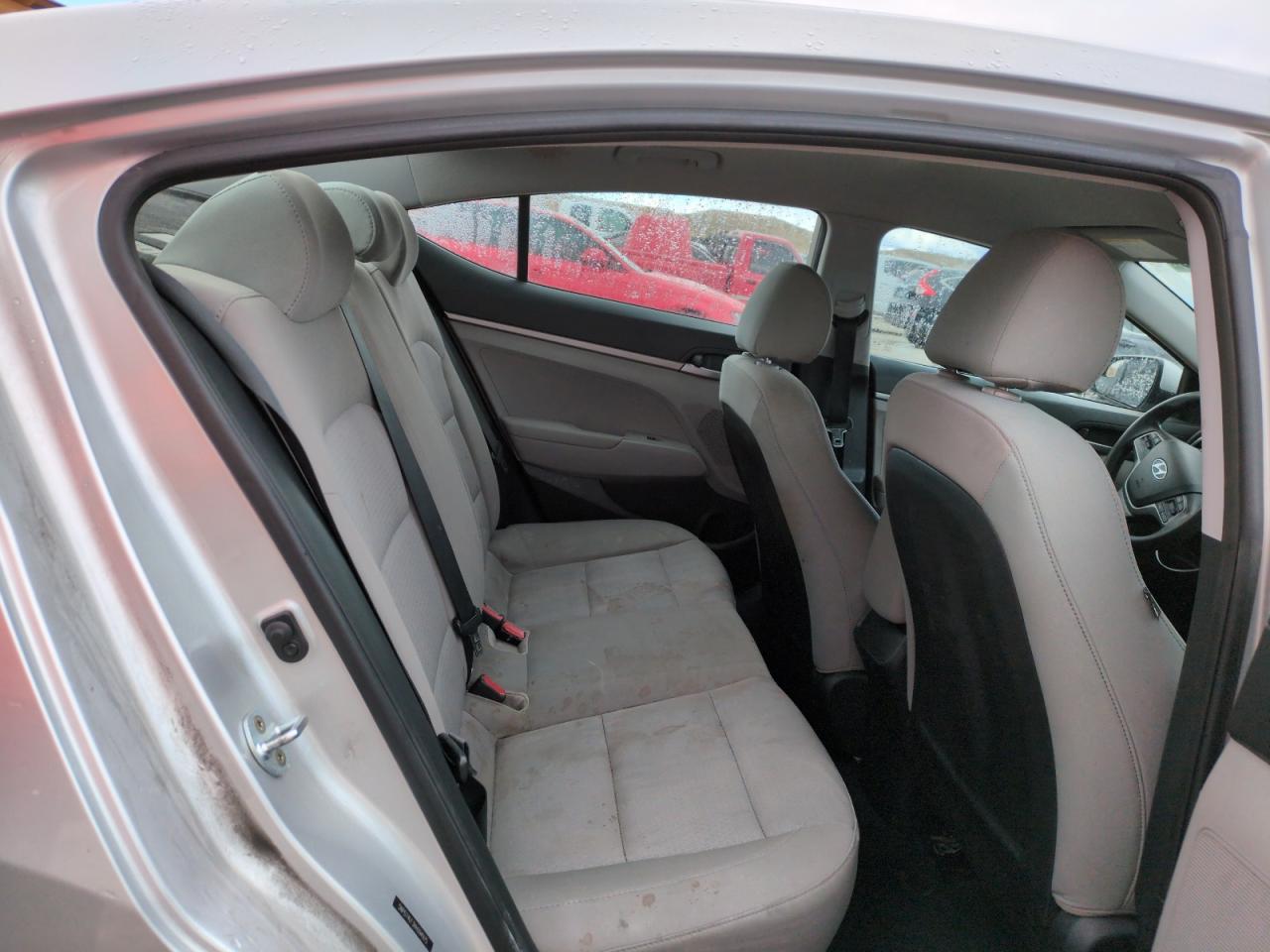 2017 Hyundai Elantra - Image 10