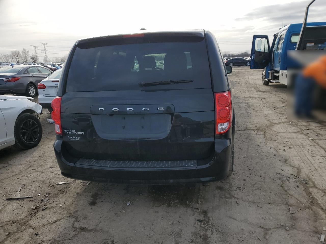 2017 Dodge Caravan - Image 6
