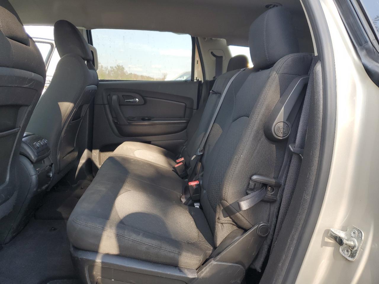 2010 Chevrolet Traverse - Image 11