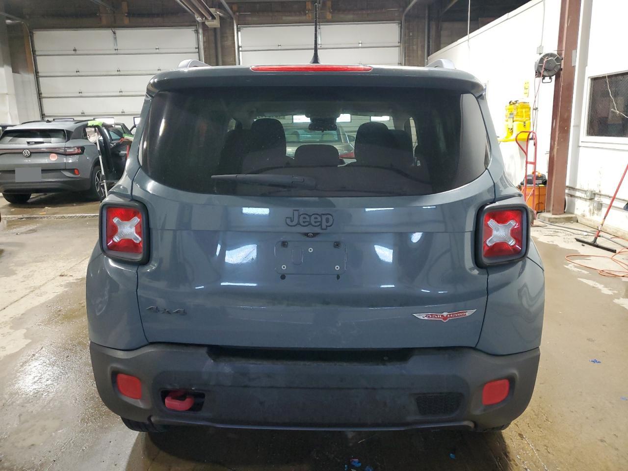 2015 Jeep Renegade - Image 6