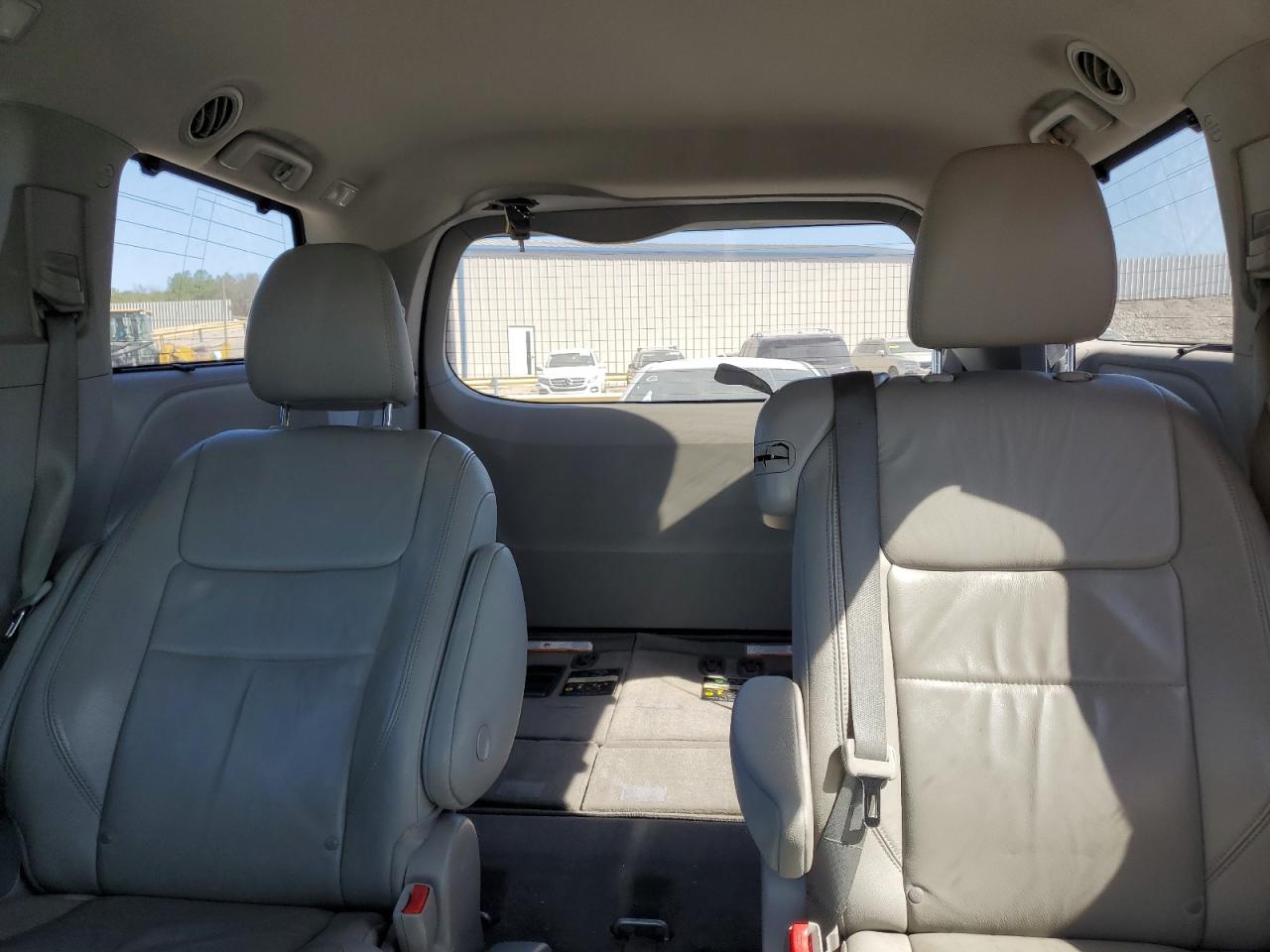 2018 Toyota Sienna - Image 10