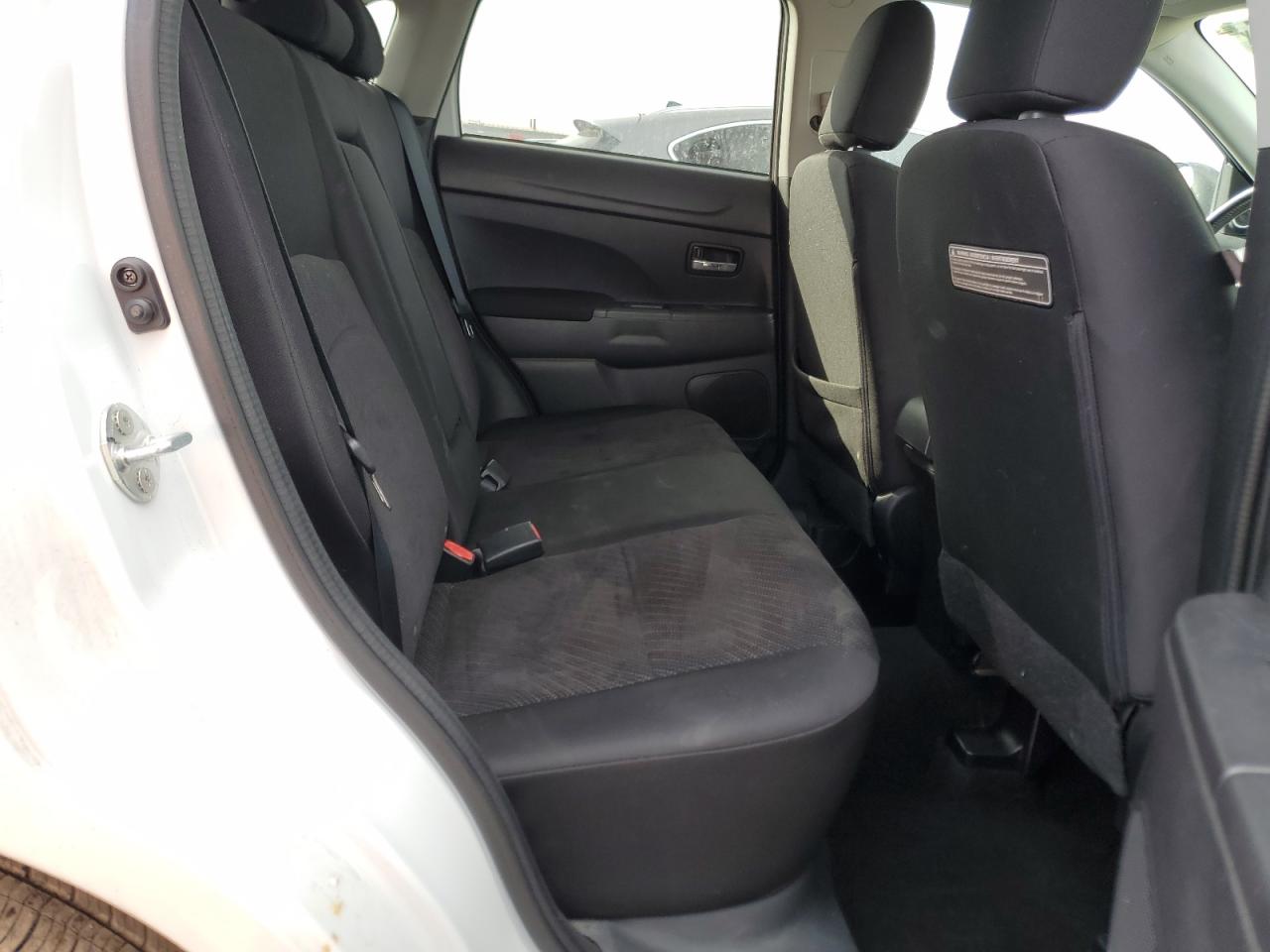 2015 Mitsubishi Outlander - Image 11