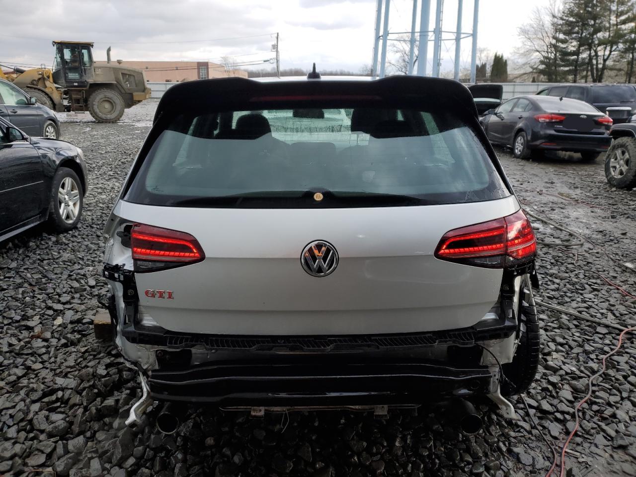 2017 Volkswagen GTI - Image 6