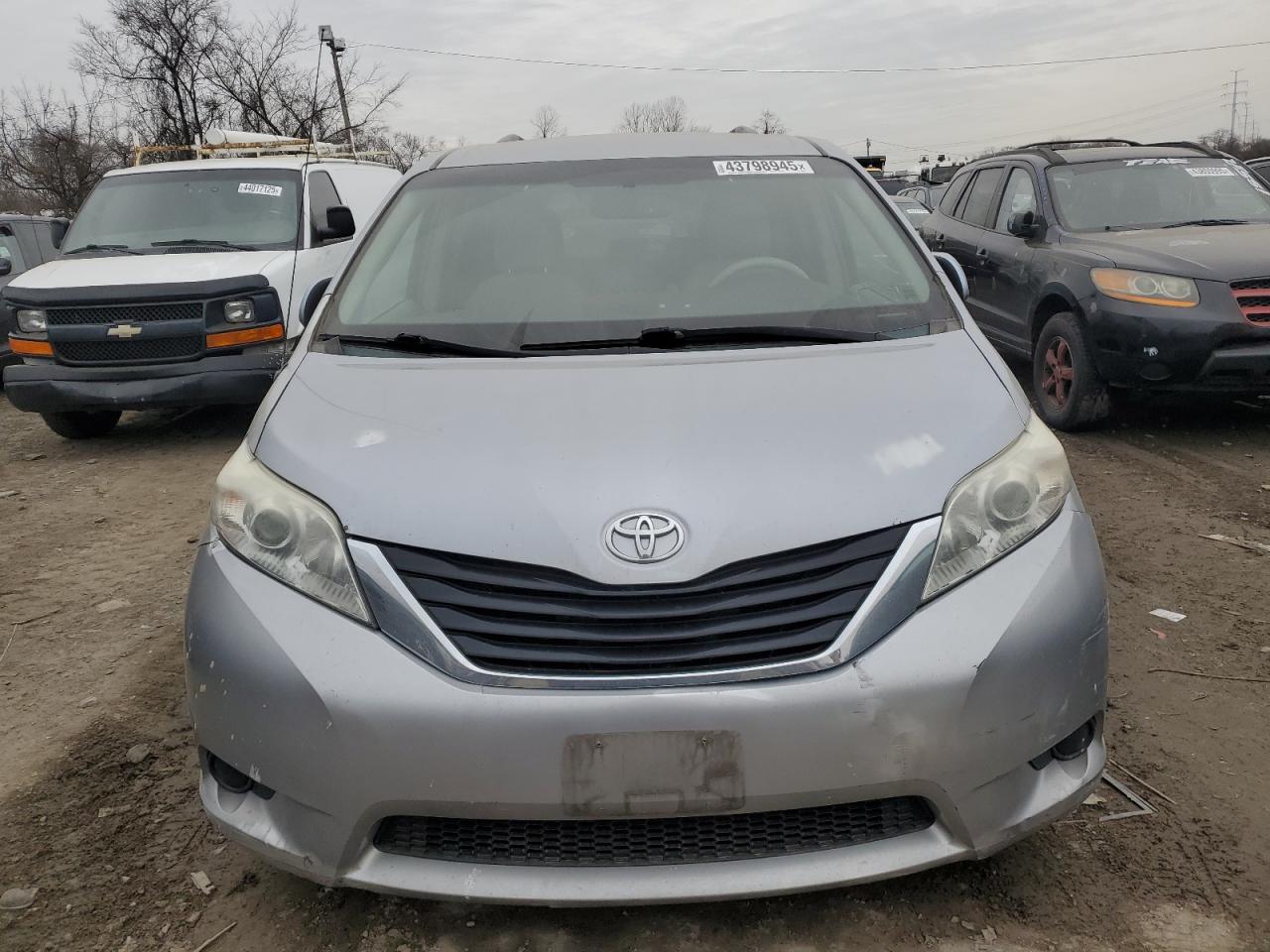 2013 Toyota Sienna - Image 5