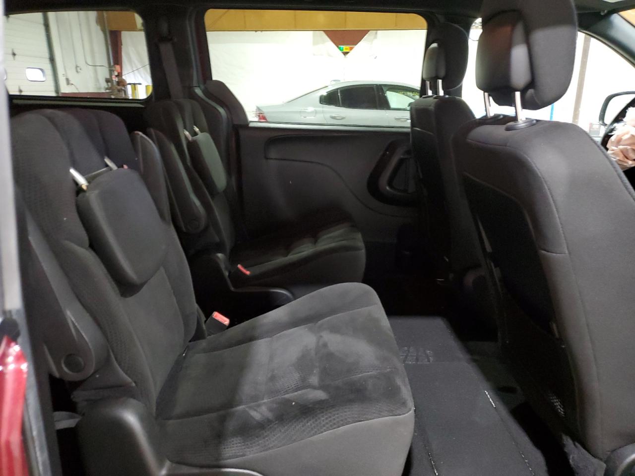 2018 Dodge Caravan - Image 11