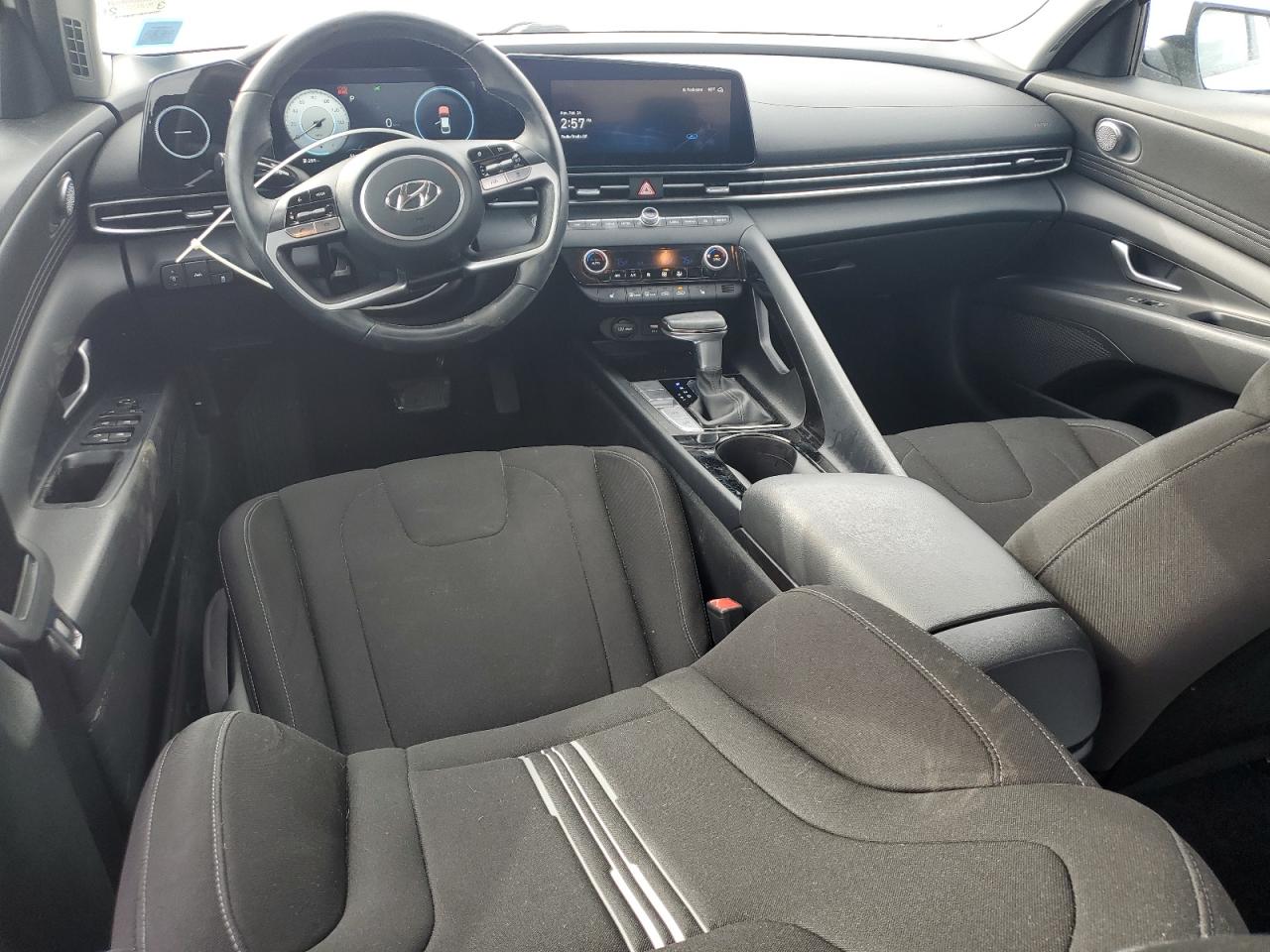 2023 Hyundai Elantra - Image 8