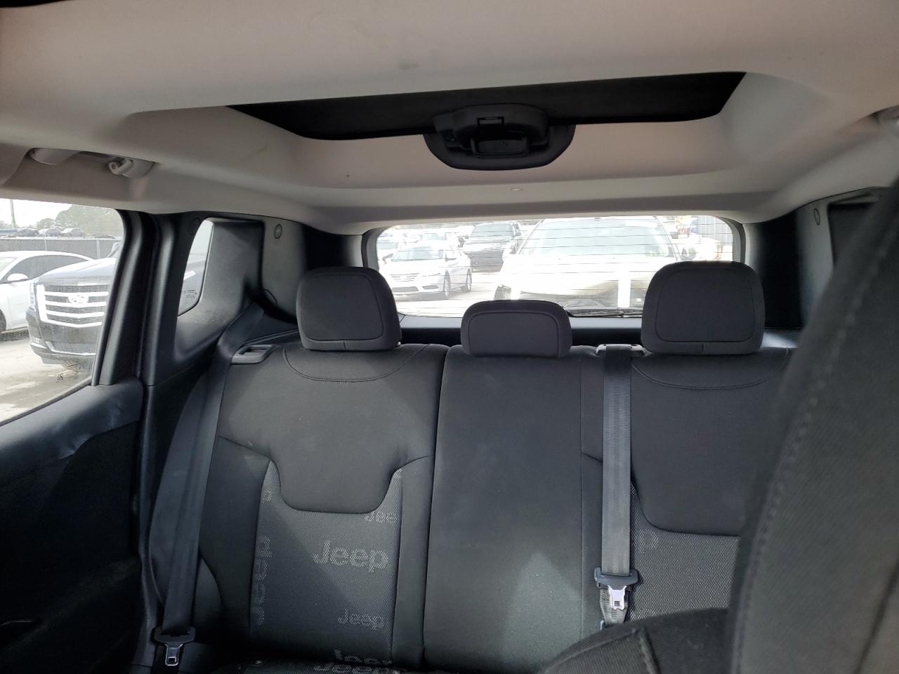 2016 Jeep Renegade - Image 10