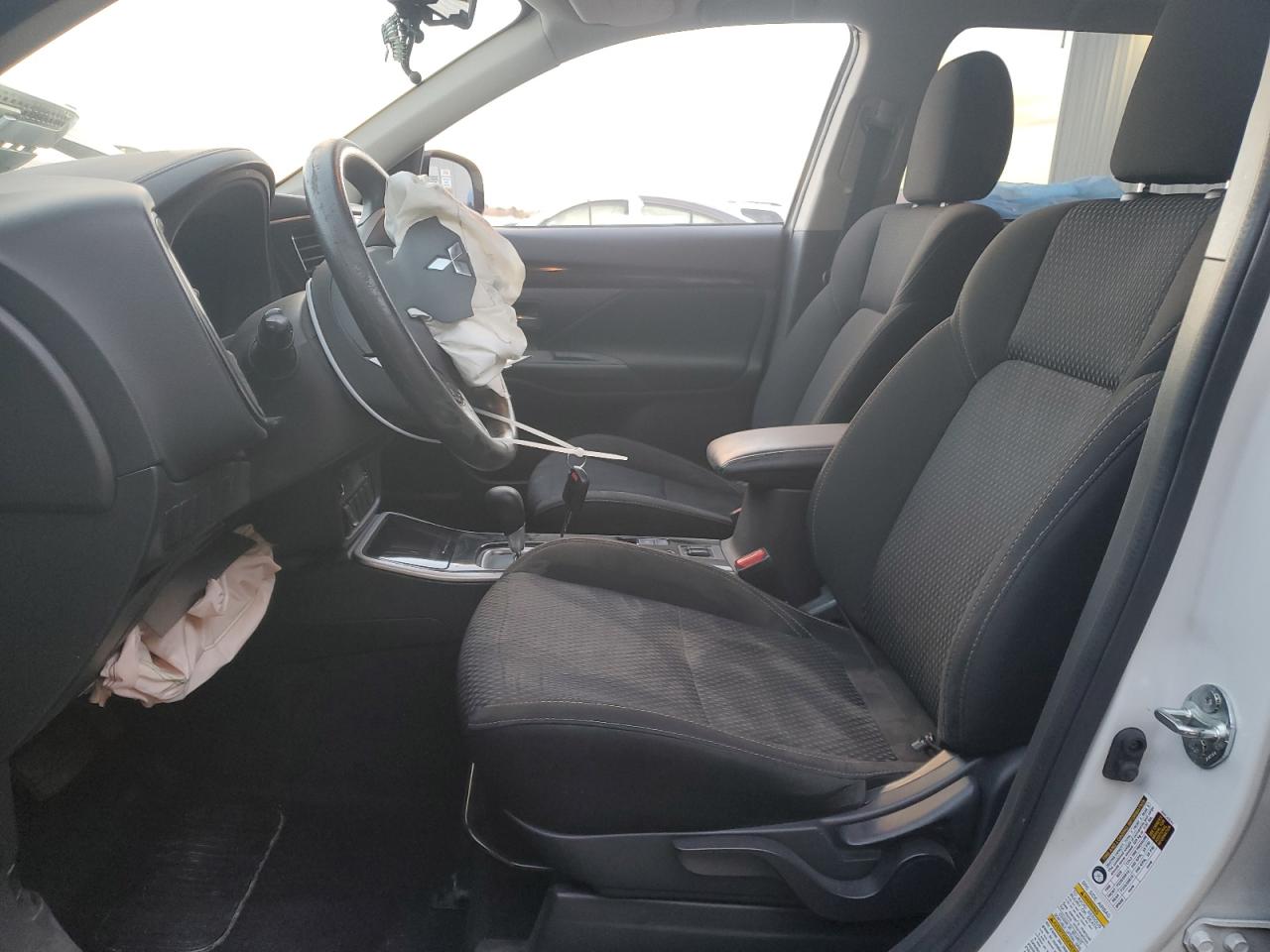2019 Mitsubishi Outlander - Image 7