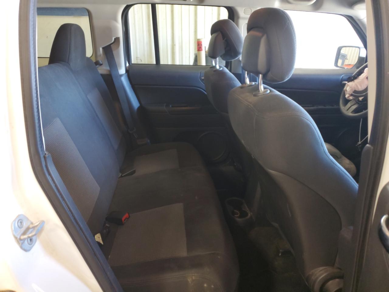 2013 Jeep Liberty (Patriot) - Image 12