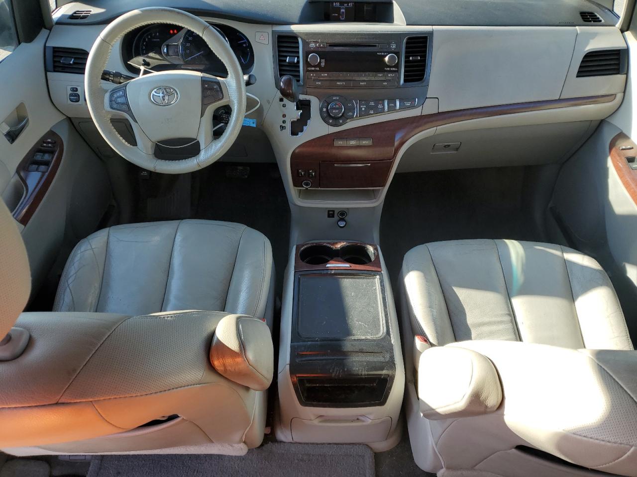2012 Toyota Sienna - Image 8