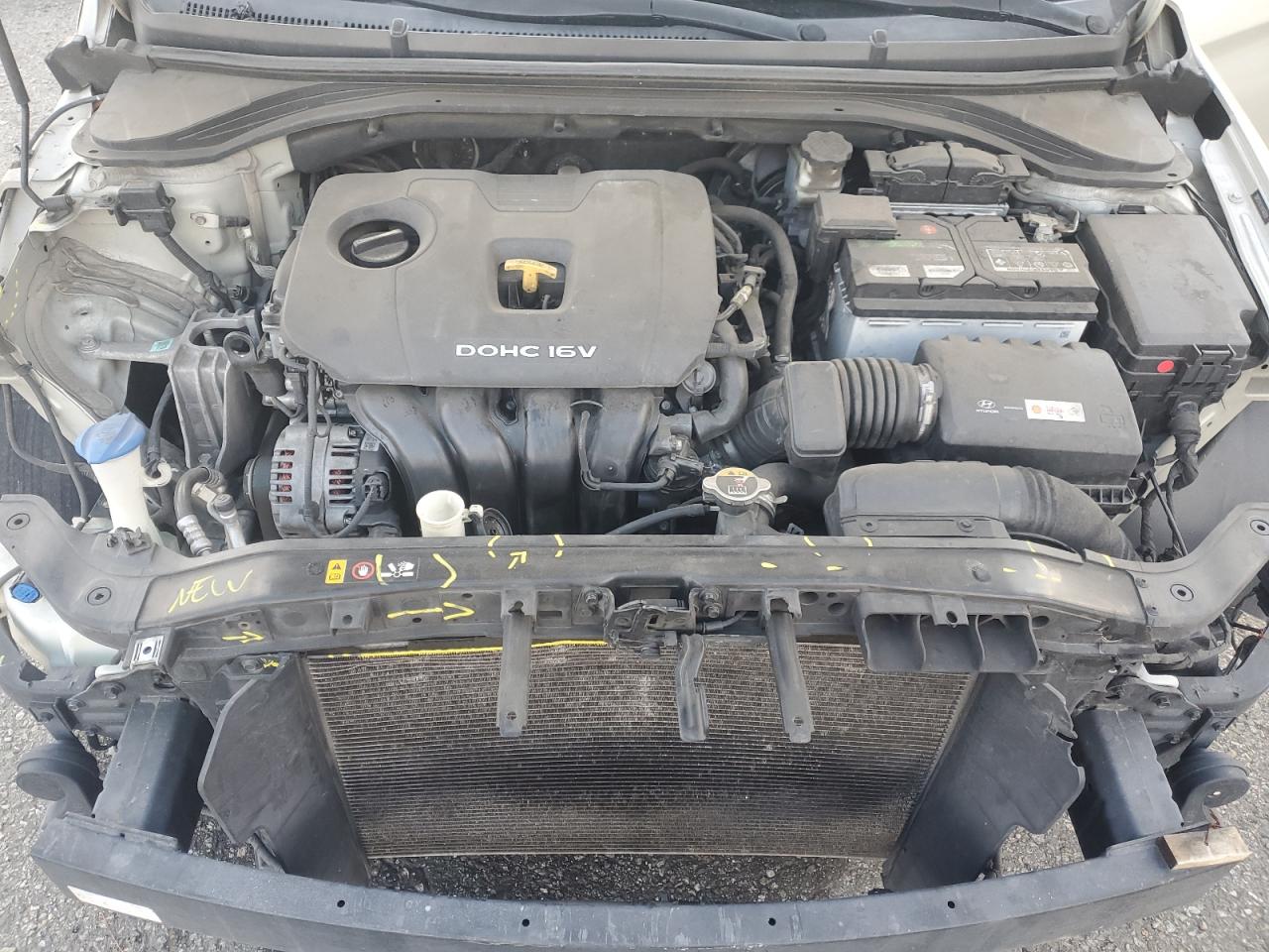 2017 Hyundai Elantra - Image 12