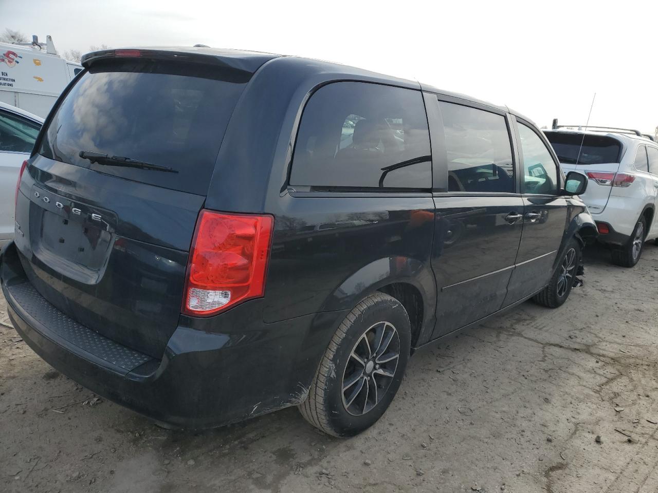 2017 Dodge Caravan - Image 3