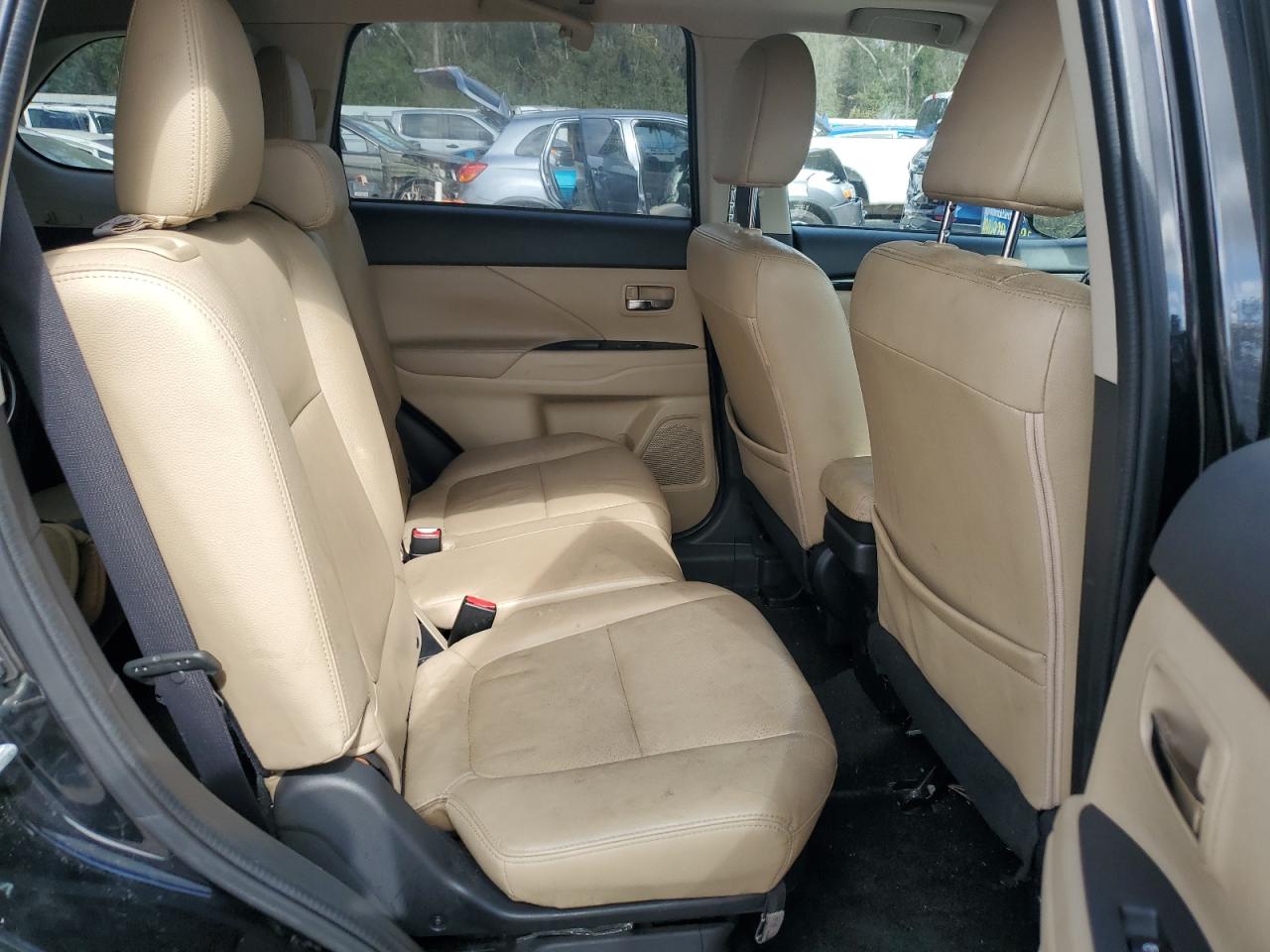 2016 Mitsubishi Outlander - Image 11