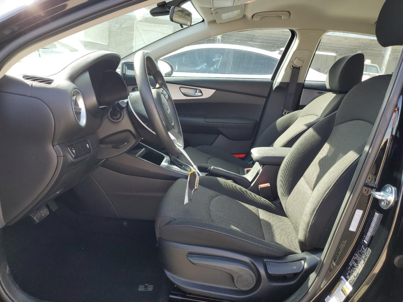 2024 Kia Forte - Image 7