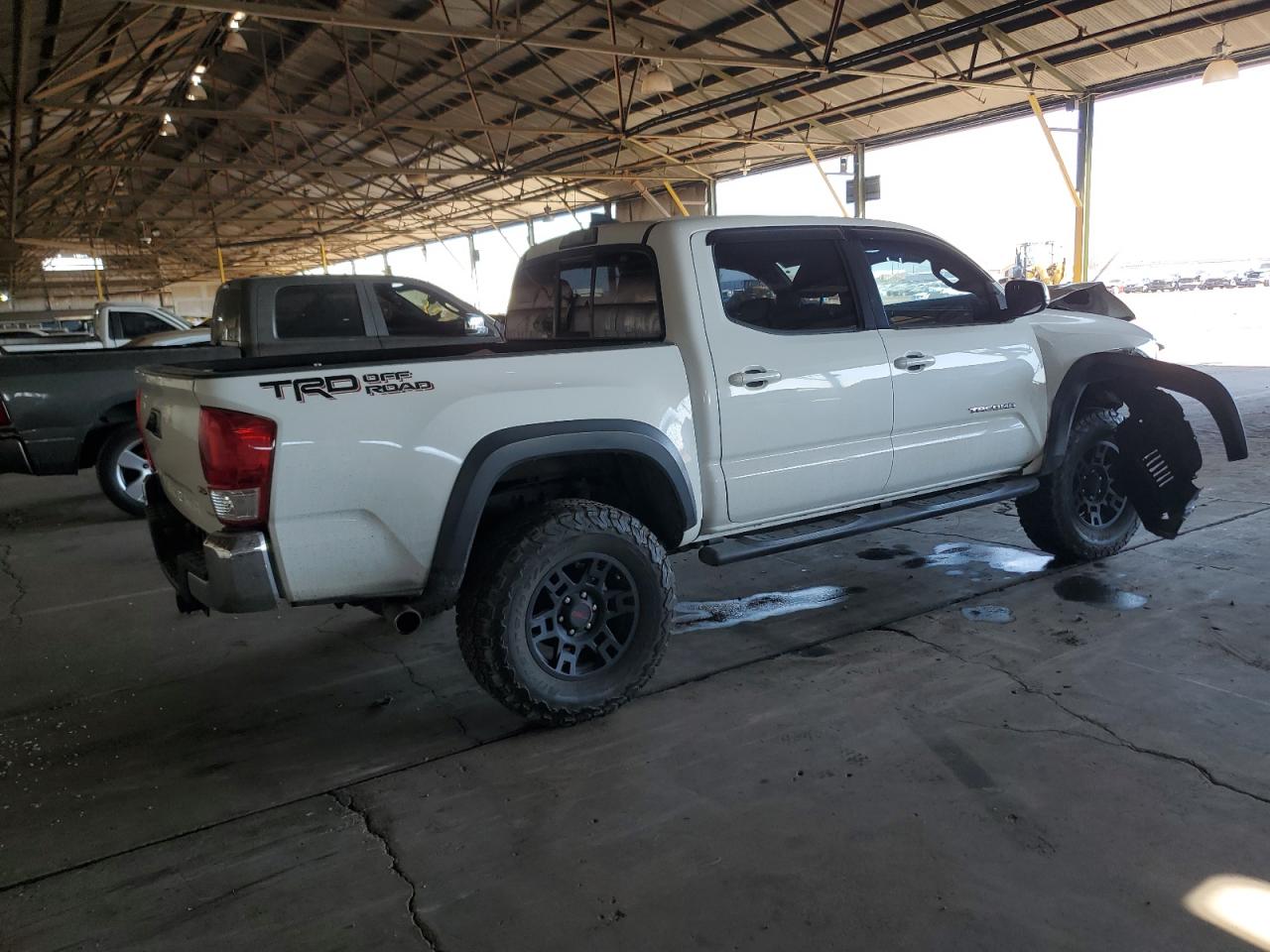 2016 Toyota Tacoma - Image 3