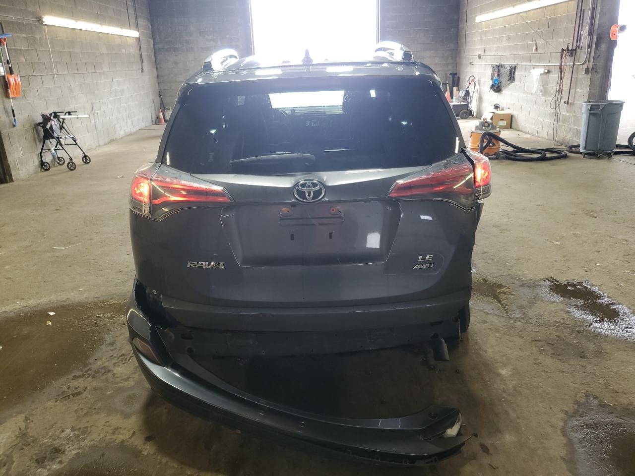 2017 Toyota RAV 4 - Image 6