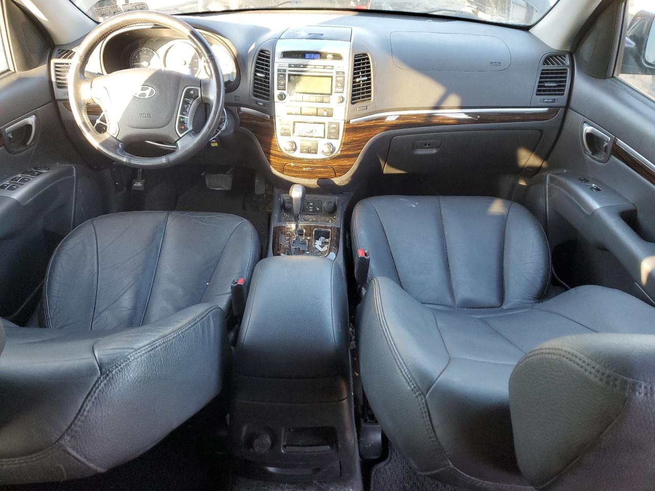 2010 Hyundai Santa Fe - Image 8