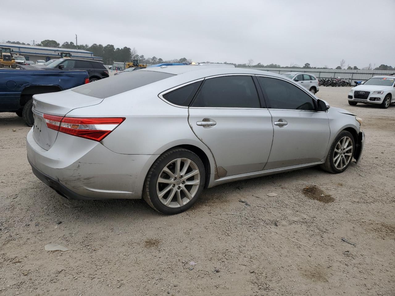 2013 Toyota Avalon - Image 3