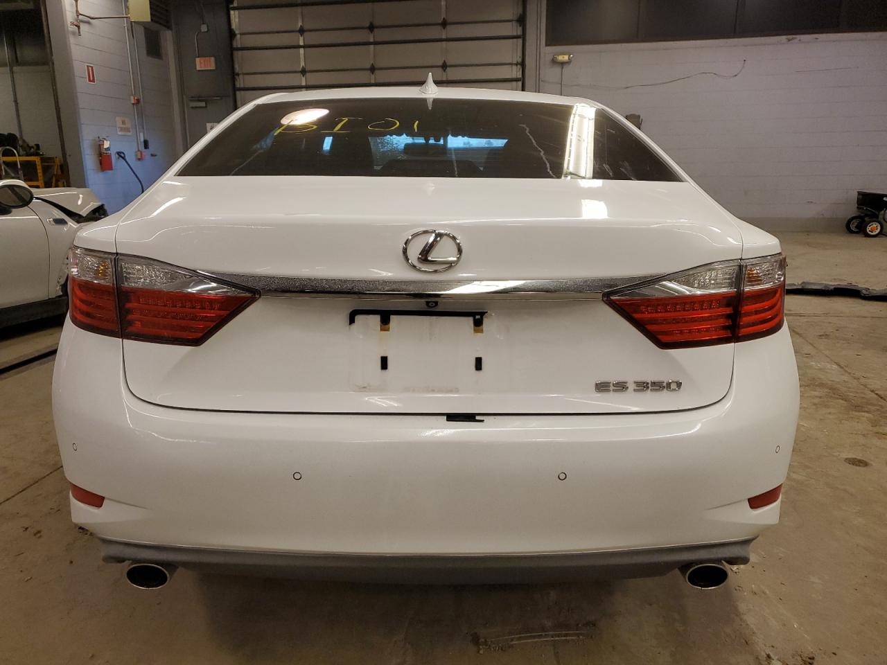 2015 Lexus ES - Image 6