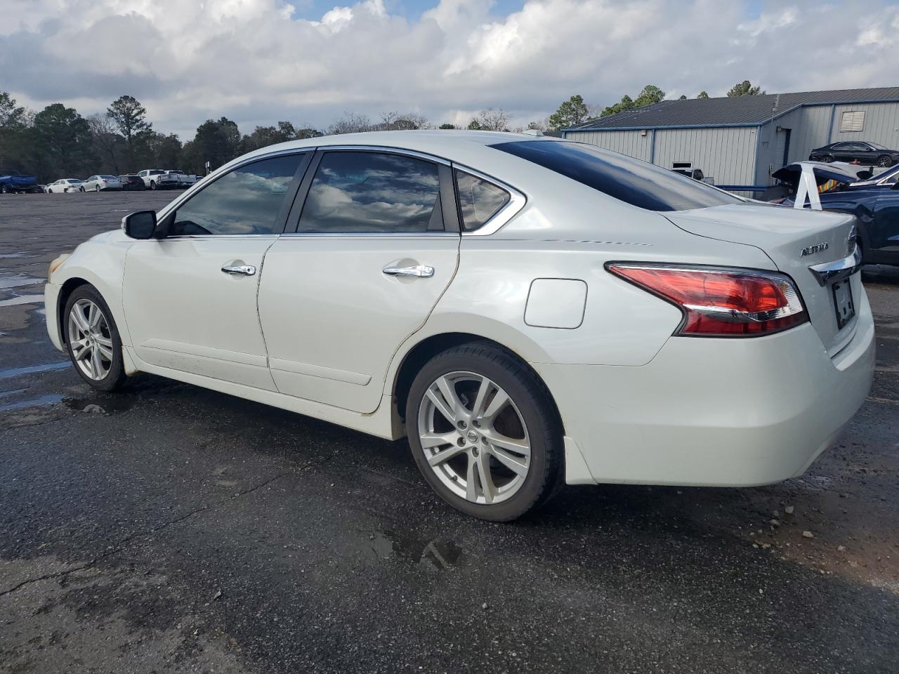 2014 Nissan Altima - Image 2