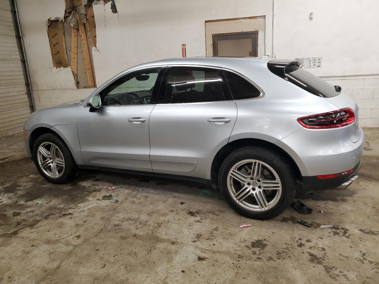 2016 Porsche Macan - Image 2