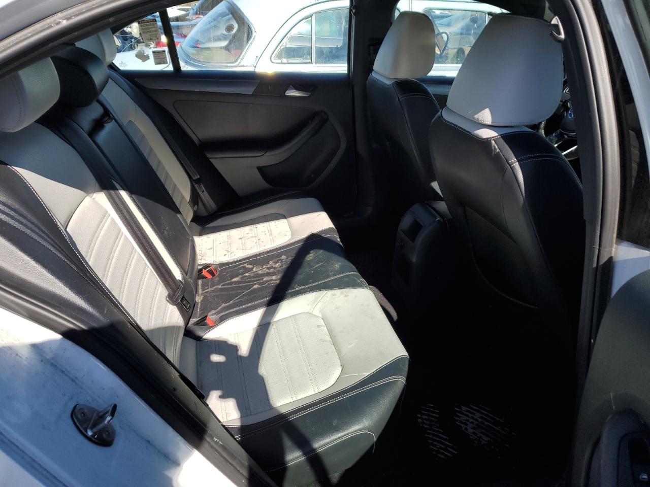 2016 Volkswagen Jetta - Image 10
