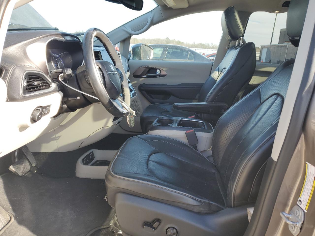 2018 Chrysler Pacifica - Image 7