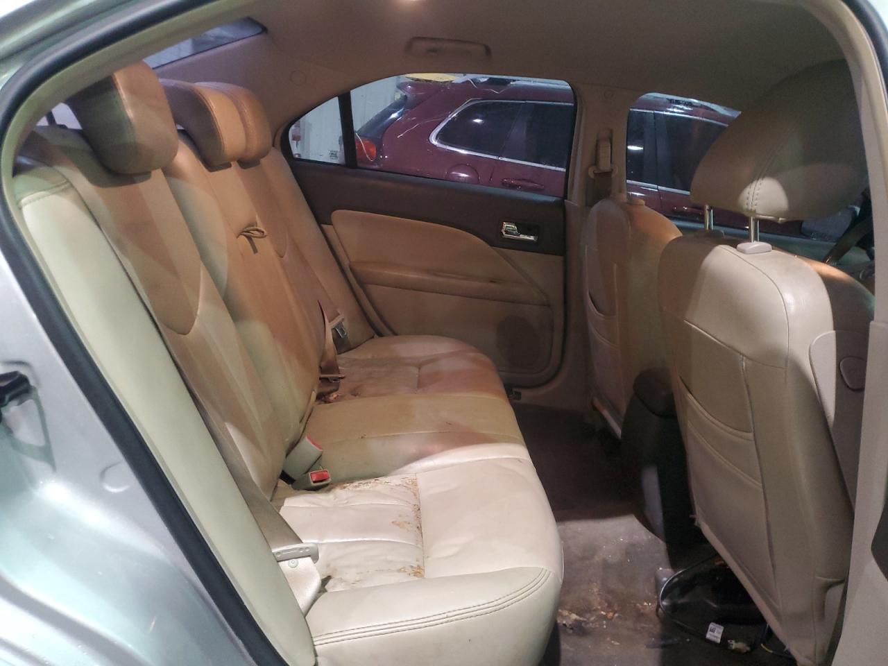 2010 Mercury Milan - Image 10
