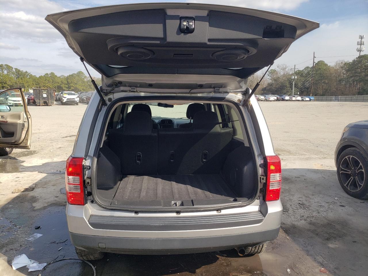 2015 Jeep Liberty (Patriot) - Image 6