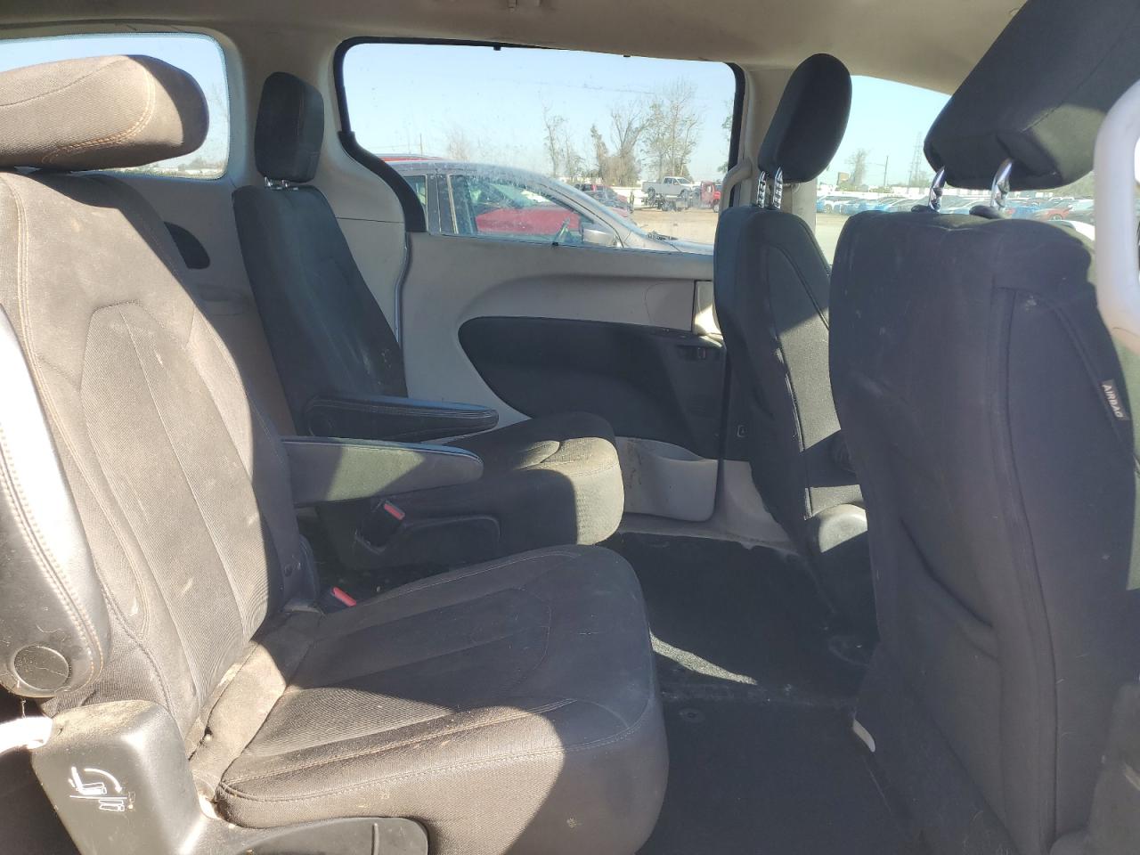 2018 Chrysler Pacifica - Image 11