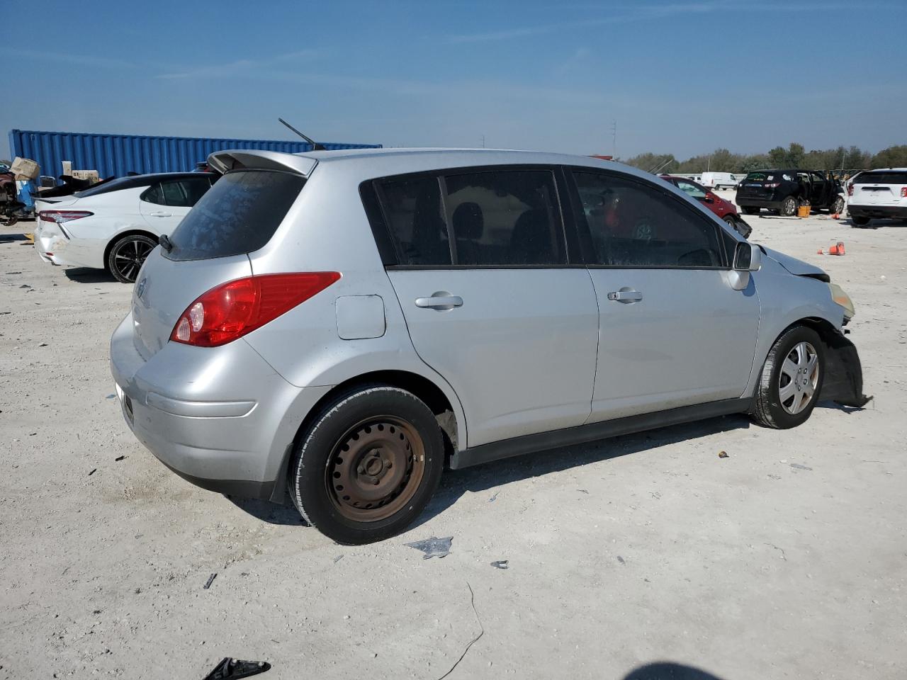 2009 Nissan Versa - Image 3