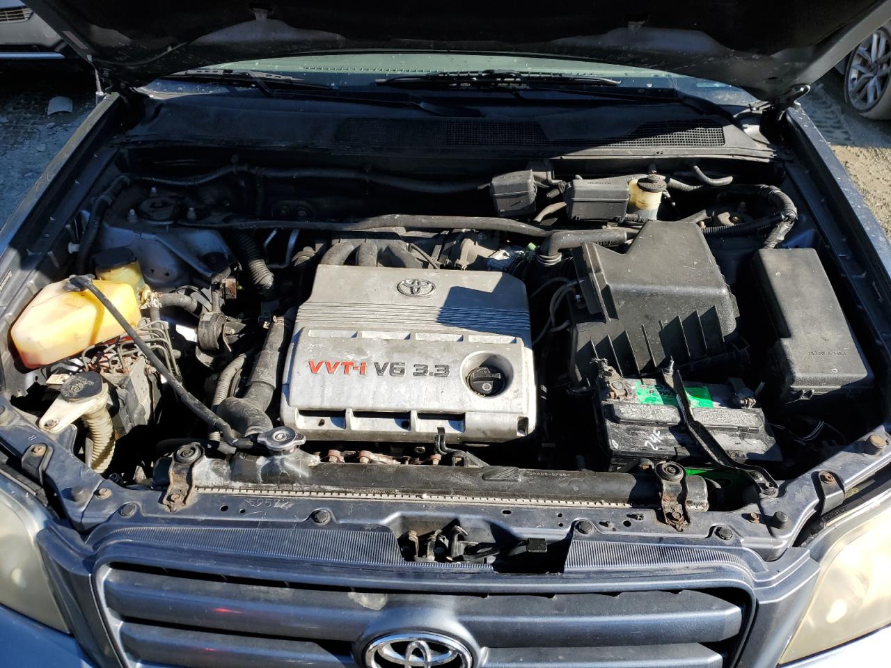 2004 Toyota Highlander - Image 12