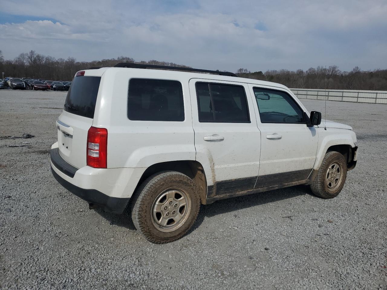 2016 Jeep Liberty (Patriot) - Image 3