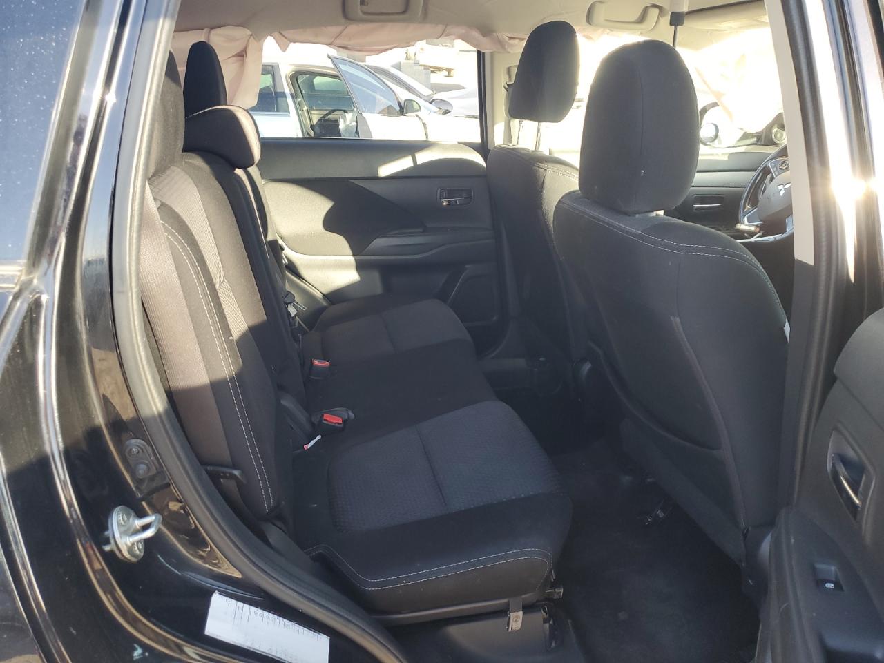 2018 Mitsubishi Outlander - Image 10