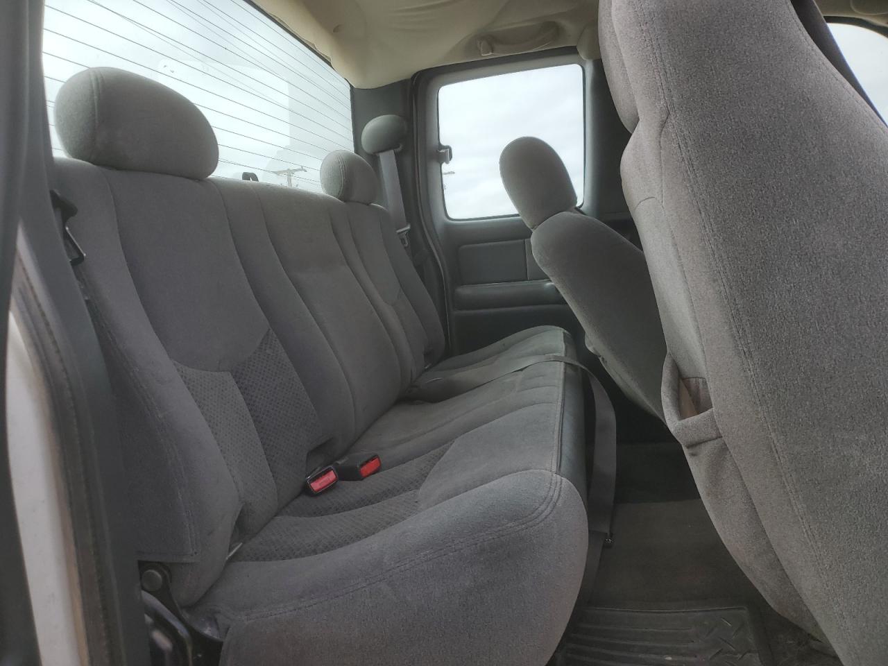 2005 Chevrolet Silverado - Image 10