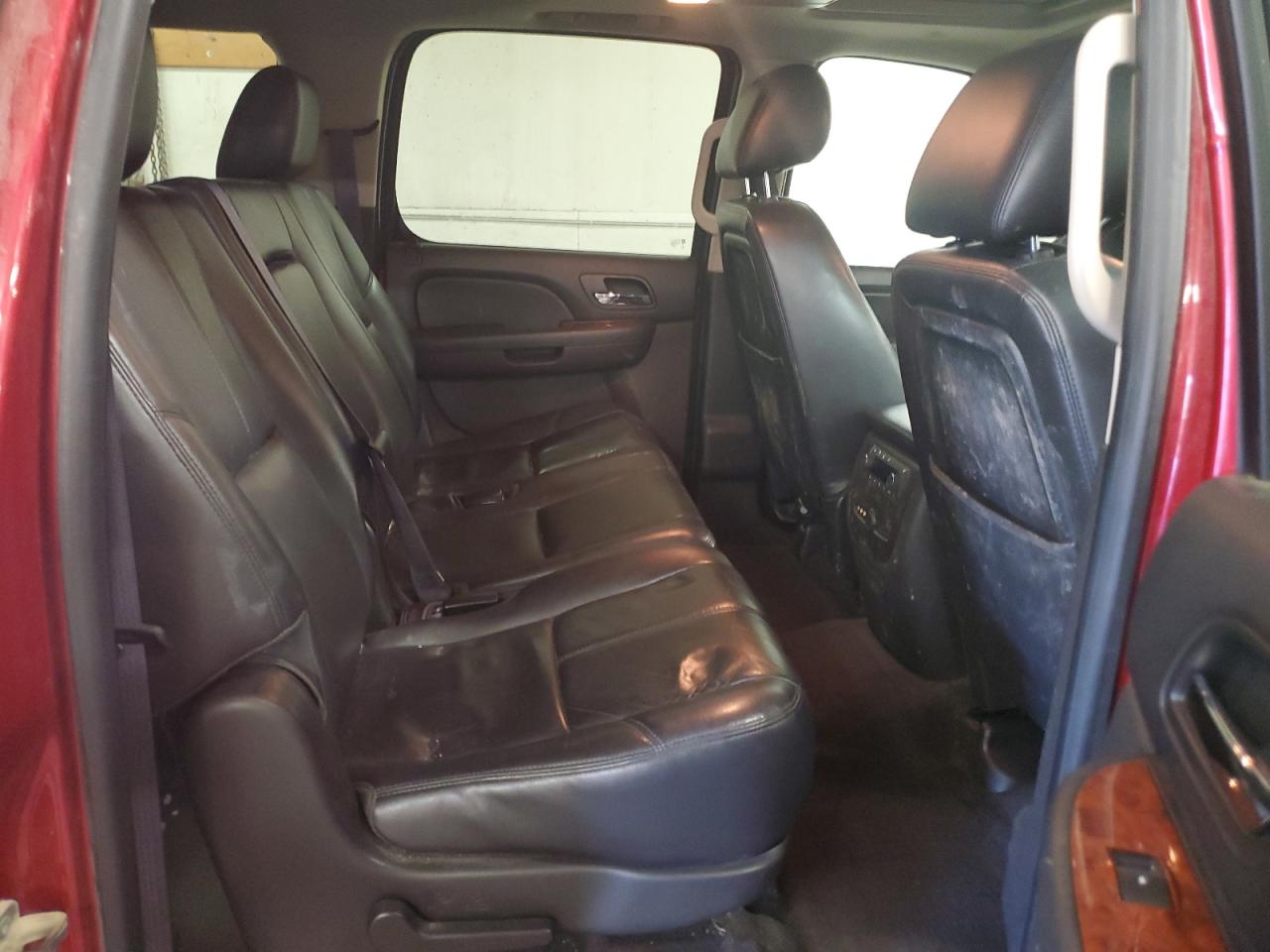 2014 Chevrolet Suburban - Image 11