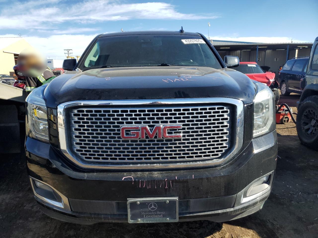 2017 GMC Yukon - Image 6