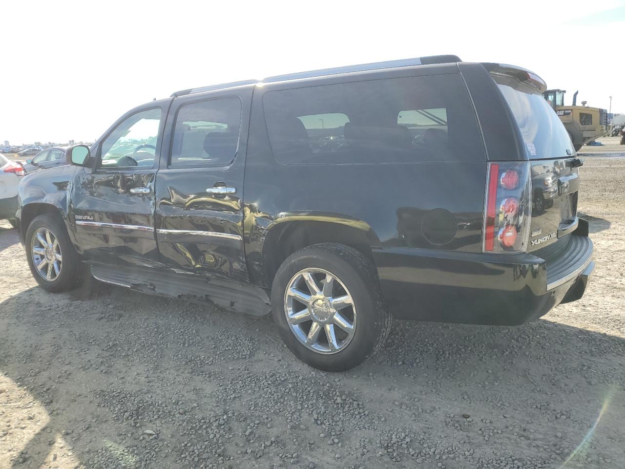 2011 GMC Yukon - Image 2