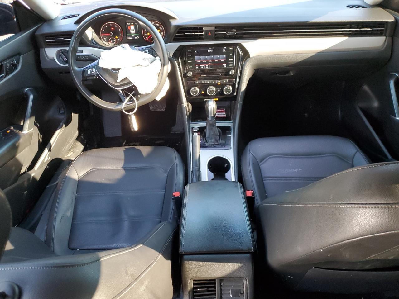 2021 Volkswagen Passat - Image 8
