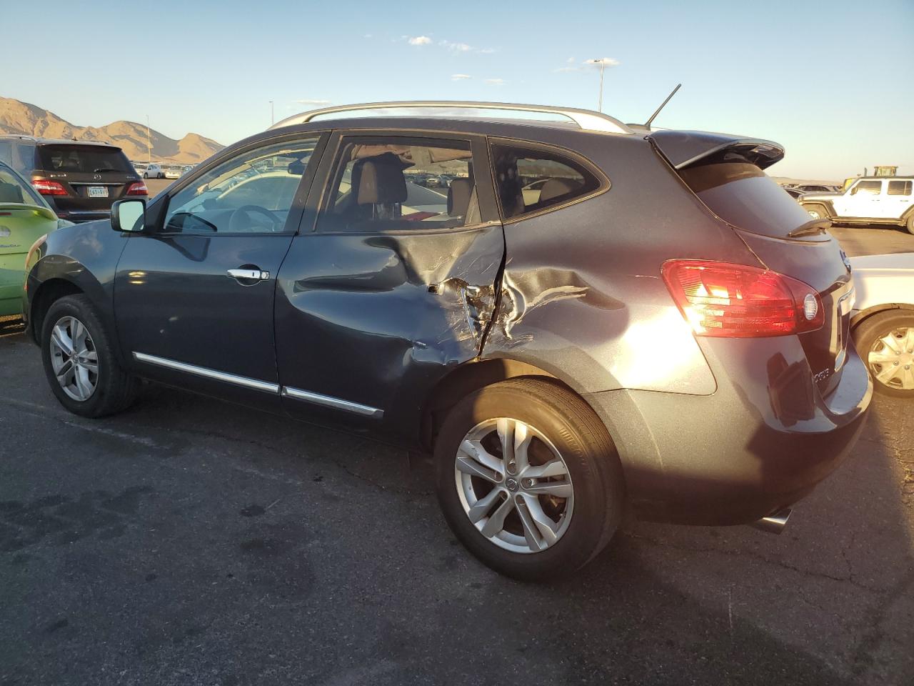 2012 Nissan Rogue - Image 2