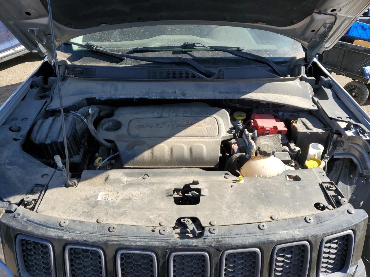 Фото: 3C4NJDDB6LT159828 - 12