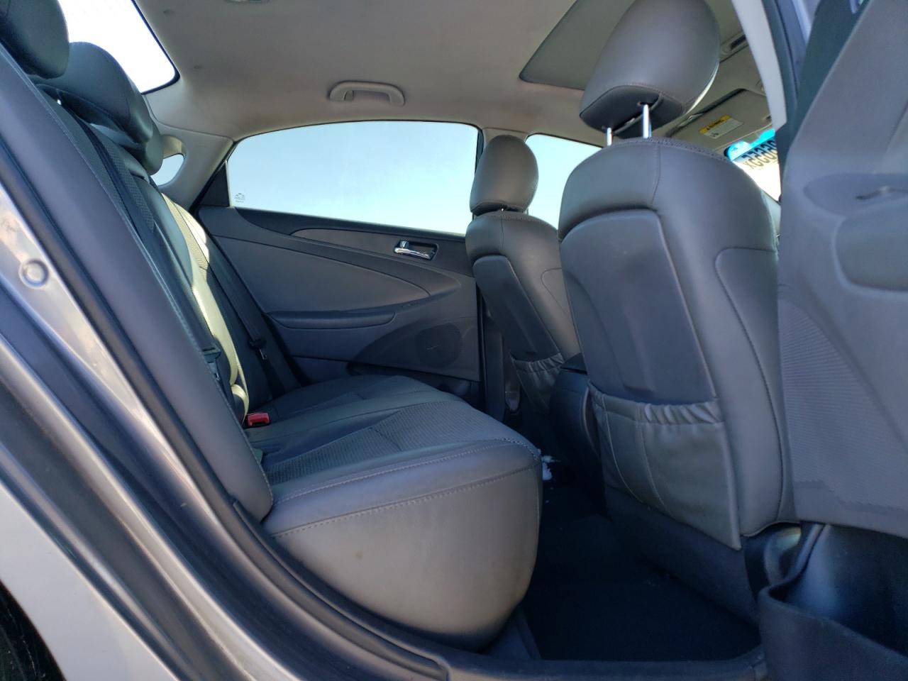2012 Hyundai Sonata - Image 10