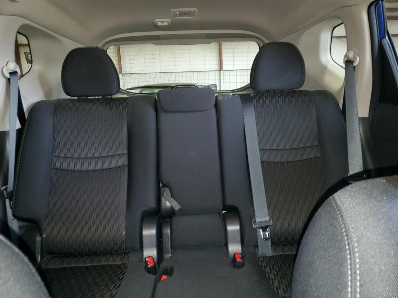 2017 Nissan Rogue - Image 10
