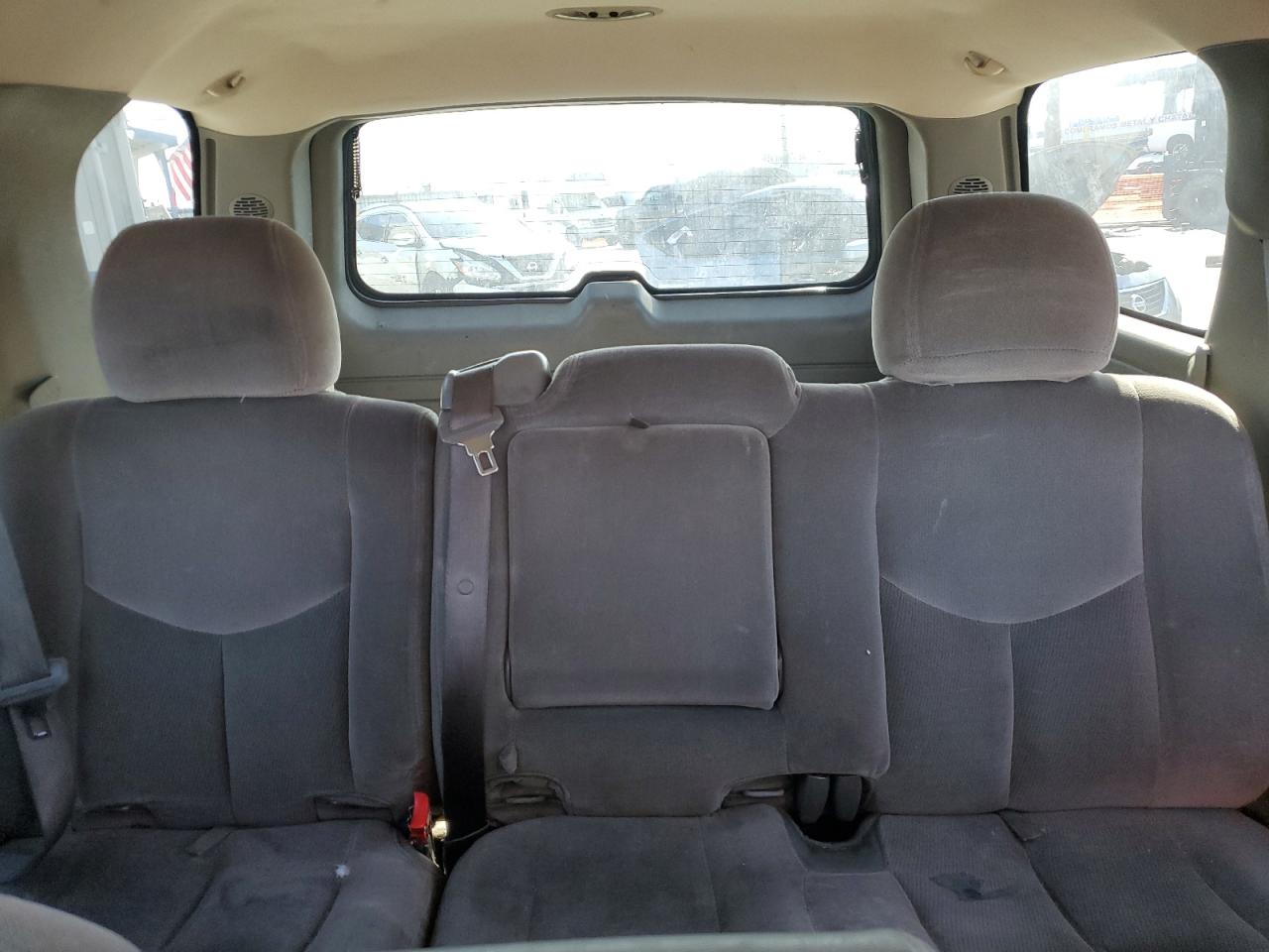 2004 GMC Yukon - Image 10