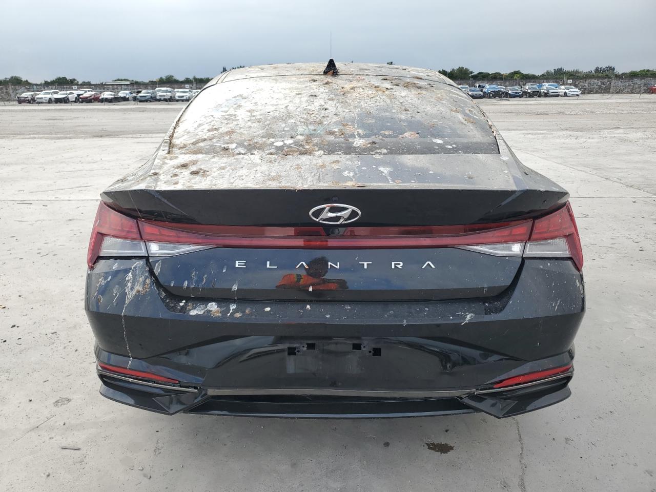 2022 Hyundai Elantra - Image 6