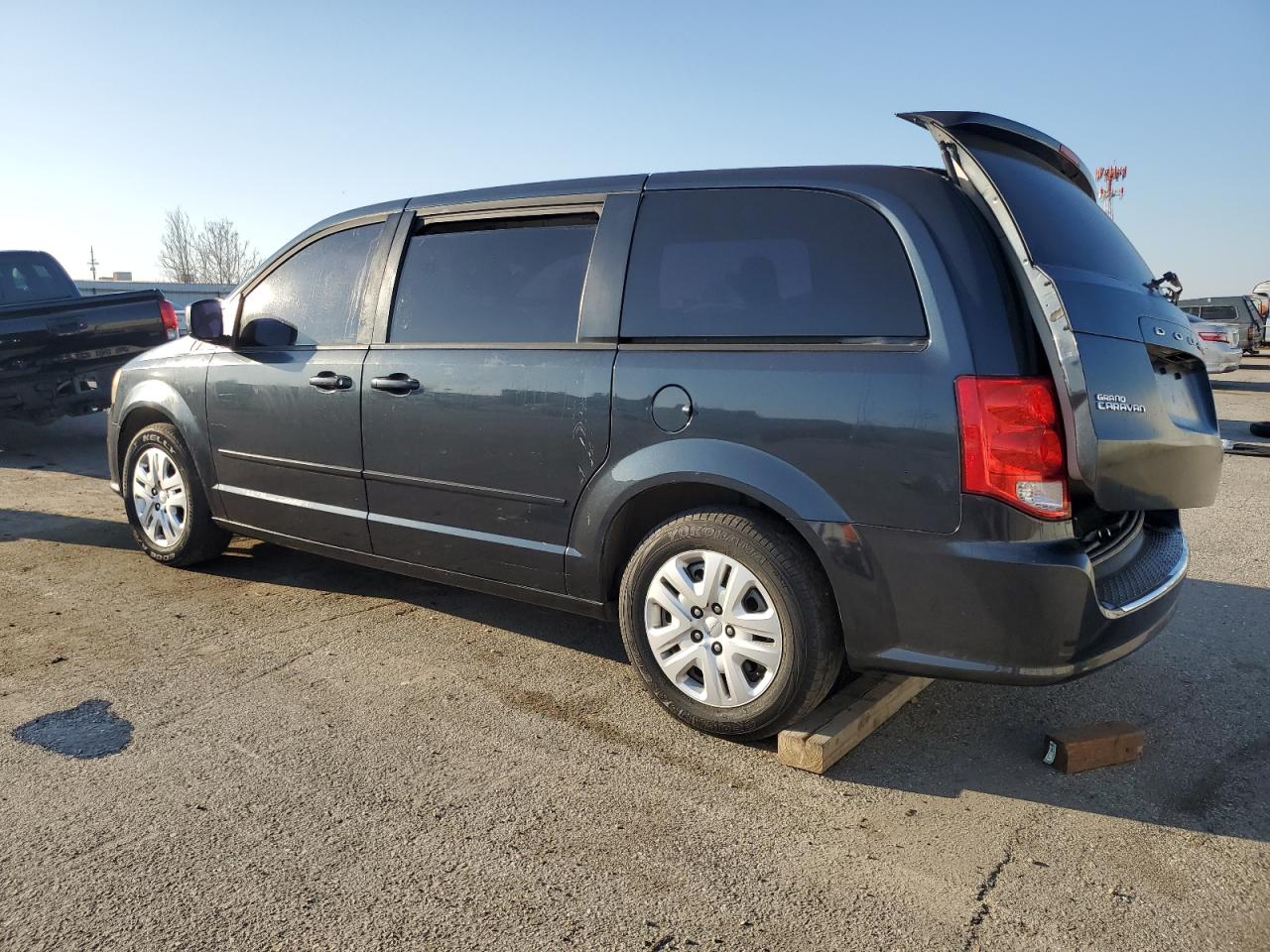 2014 Dodge Caravan - Image 2