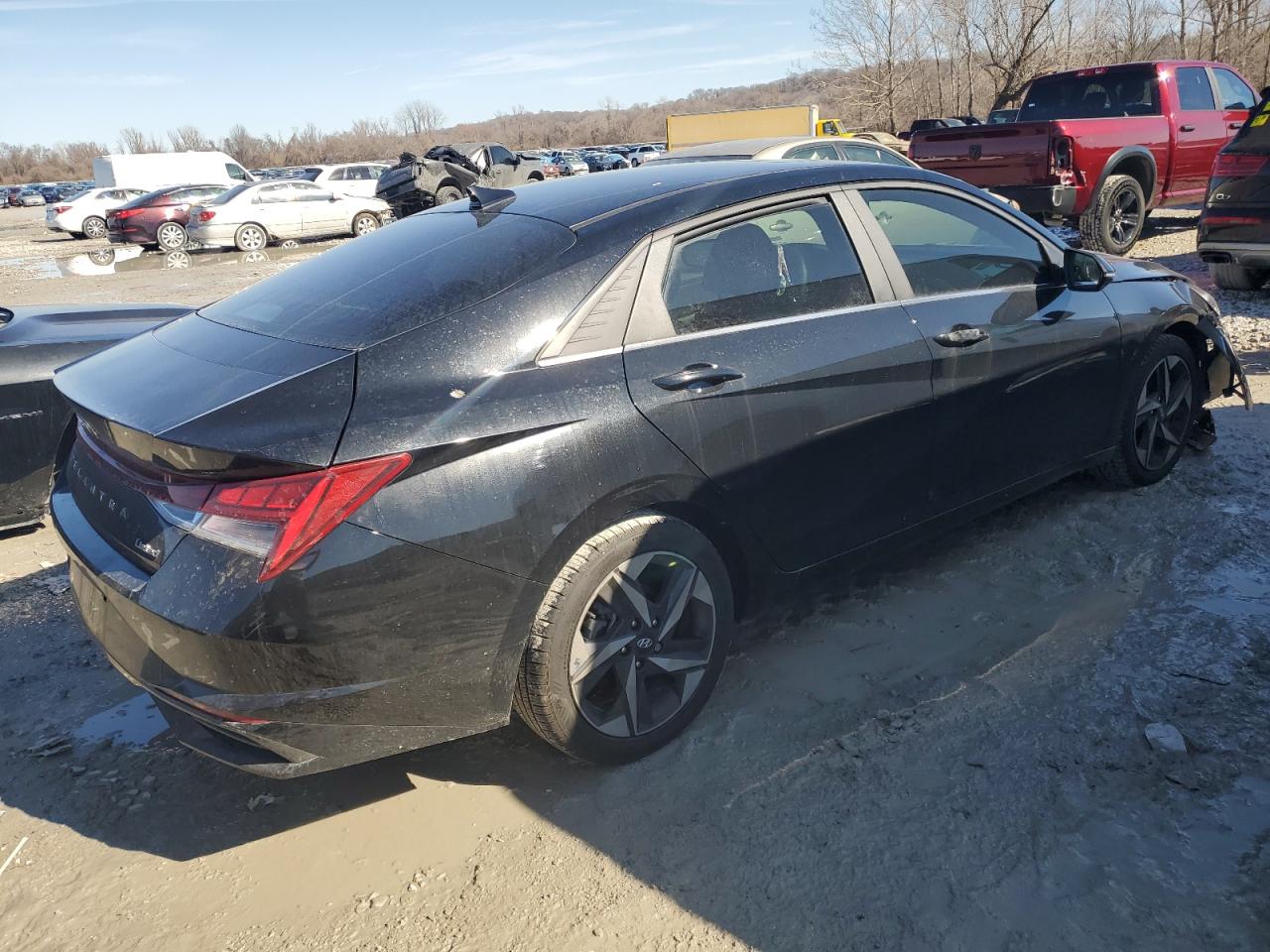 2022 Hyundai Elantra - Image 3