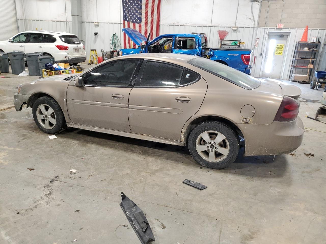 2006 Pontiac Grand Prix - Image 2